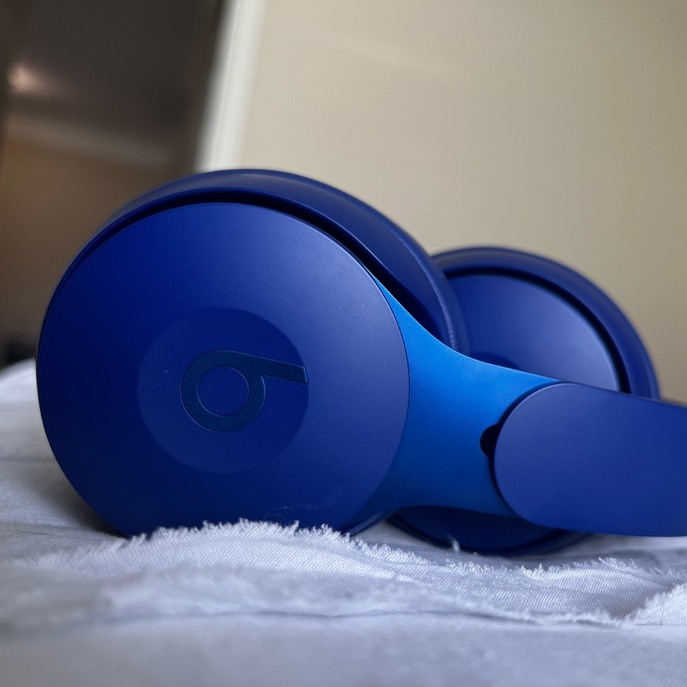 beats solo wireless headphones